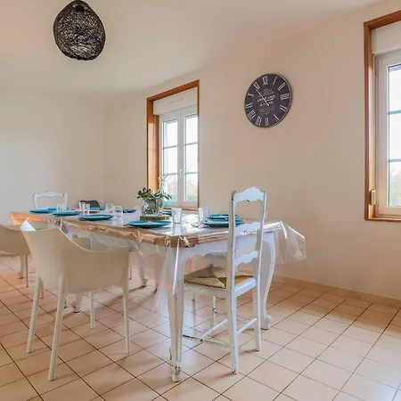 Casa vacanze Amazing In With Wifi Saint-Josse